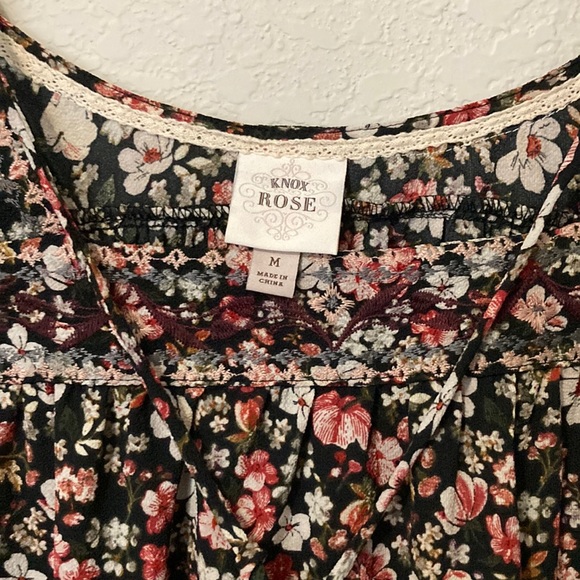 Knox Rose size M Blouse - Picture 2 of 6